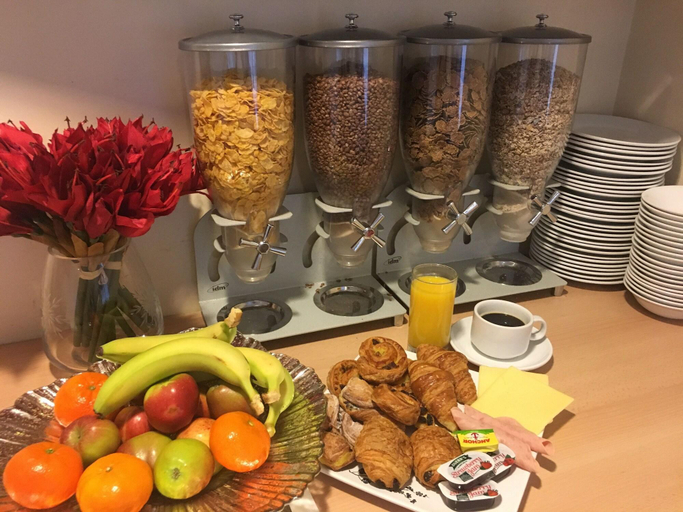 Food & Drinks 4, Stockwood, Luton