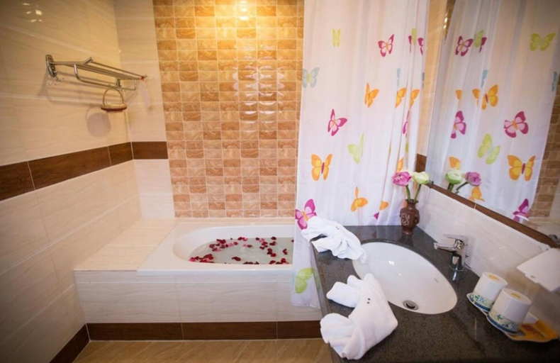 Bathroom, Sheng Hang Xin Villa, Phnom Penh