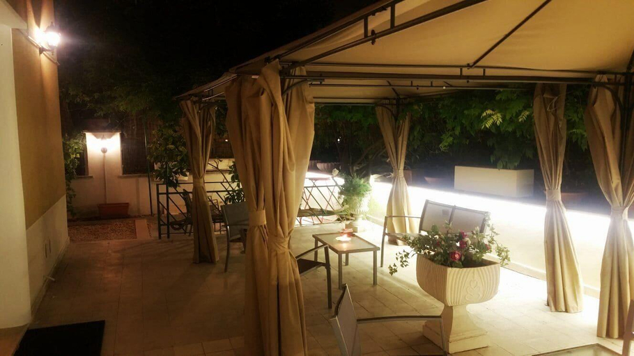 Exterior & Views 2, Garden House - Luxury Guest House, Roma