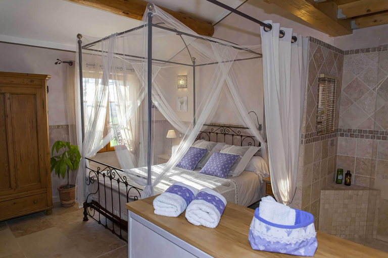 Bedroom 4, Mas des Rabasses, Vaucluse