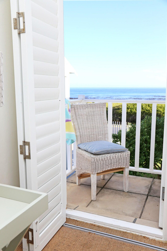 Bedroom 4, Shore's Edge Luxury Oceanfront Home, Overberg