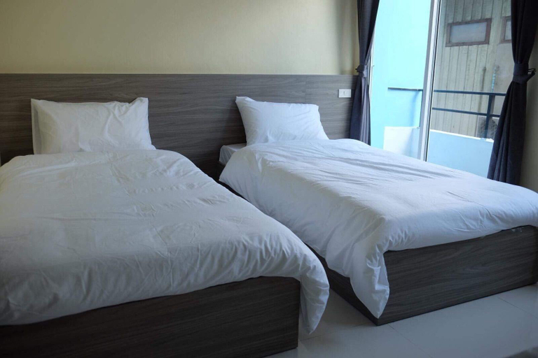 Bedroom 2, The Village, Huai Kwang