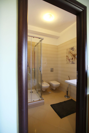 Bathroom 4, Hotel Cliché, Cosenza