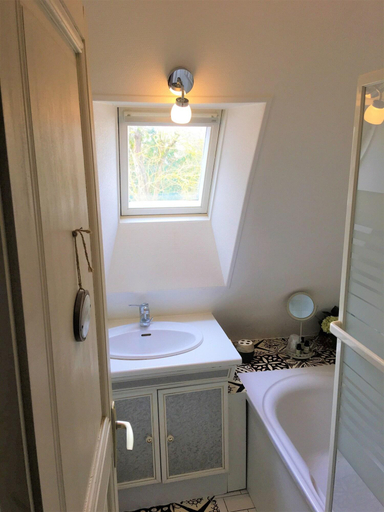 Bathroom 5, Maunoury Citybreak, Eure-et-Loir