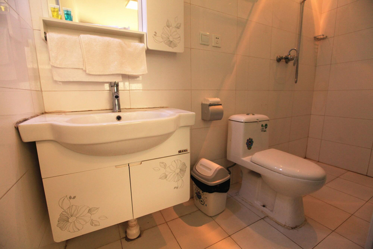 Bathroom 4, ZhanTan Courtyard Hotel, Beijing