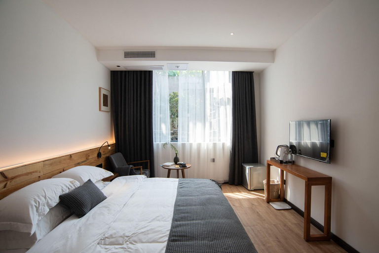Bedroom 3, Phoenix No.8 · Secluded Xiangxi Villa Courtyard (Fenghuang Ancient Town Store), Xiangxi Tujia and Miao