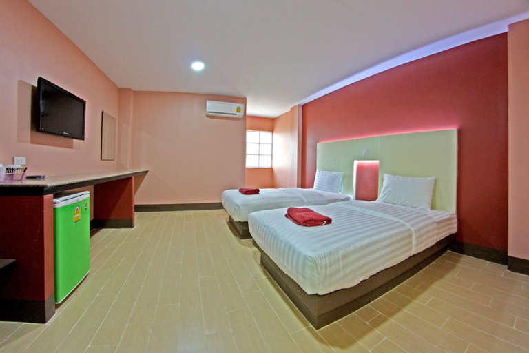 Bedroom 2, Central Park Hotel, Muang Sing Buri