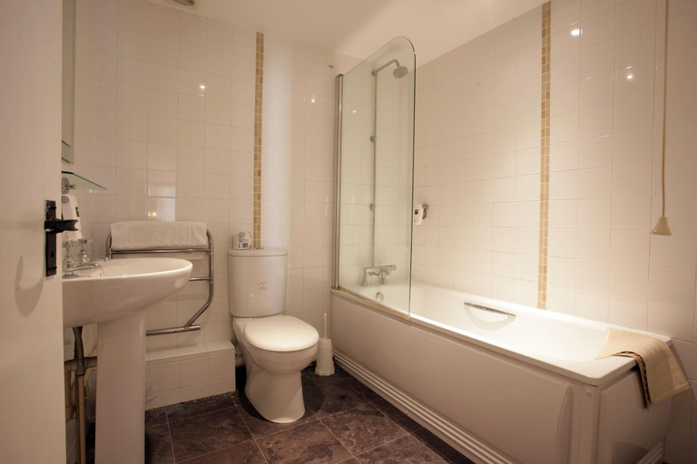 Bathroom, Original White Hart by Marstons Inns, Hampshire
