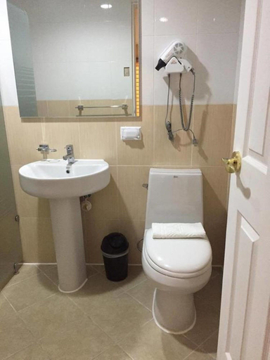 Bathroom, Koregon Hotel, Mabalacat