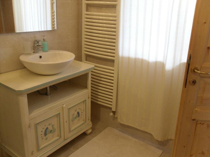 Bathroom 4, B&B Fragus e Saboris de Sardigna, Nuoro