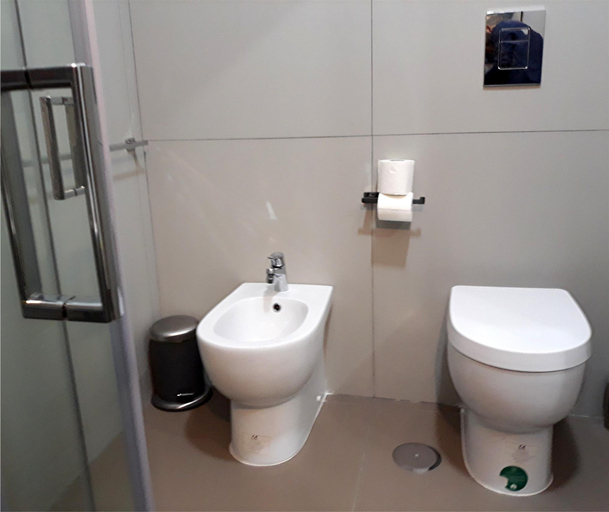 Bathroom 5, B&B City Center, Napoli