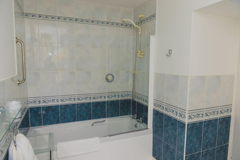 Bathroom 4, Sunninghill, Moray