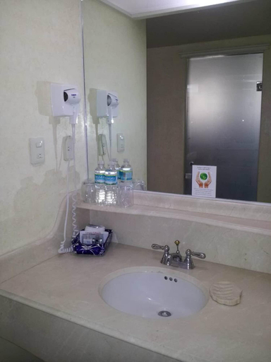 Bathroom 4, Hotel Vermont, Mexico City