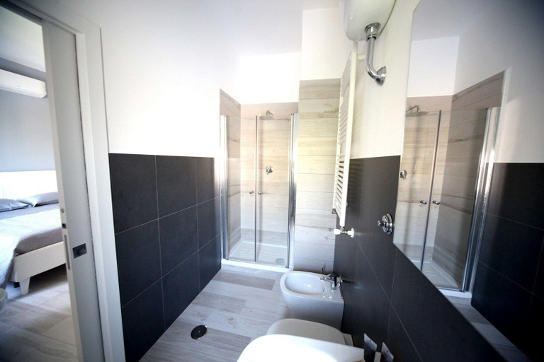Bathroom 4, Soho B&B, Salerno