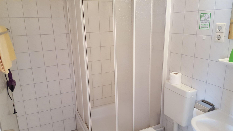 Bathroom 5, Müritz-Pension Waren, Mecklenburgische Seenplatte