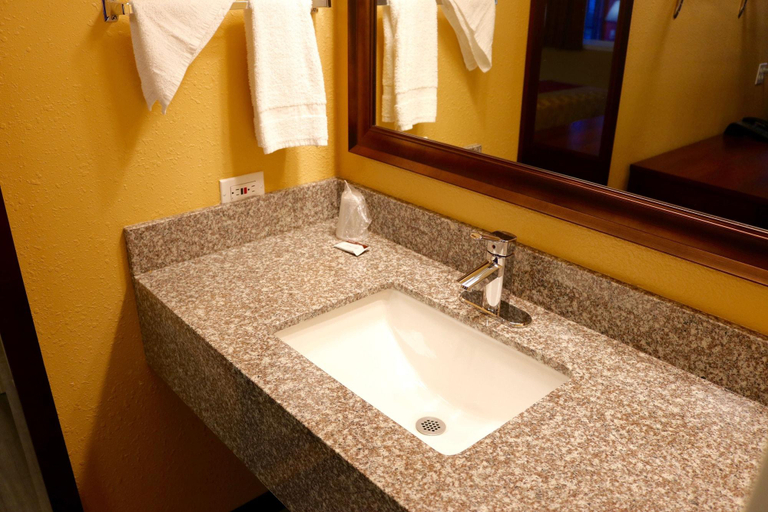 Bathroom 3, Holiday Lodge Salem,OR, Marion