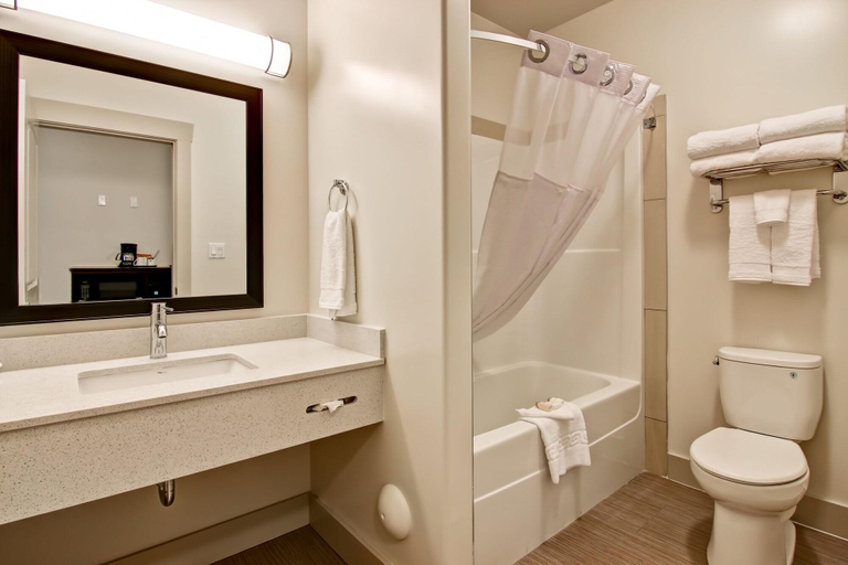 Bathroom 4, Chateau Nova Yellowknife, Fort Smith