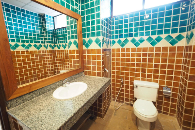 Bathroom 4, Fah Place Hotel, Muang Nan