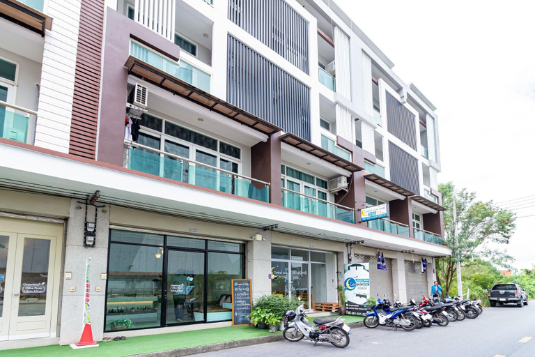 Exterior & Views