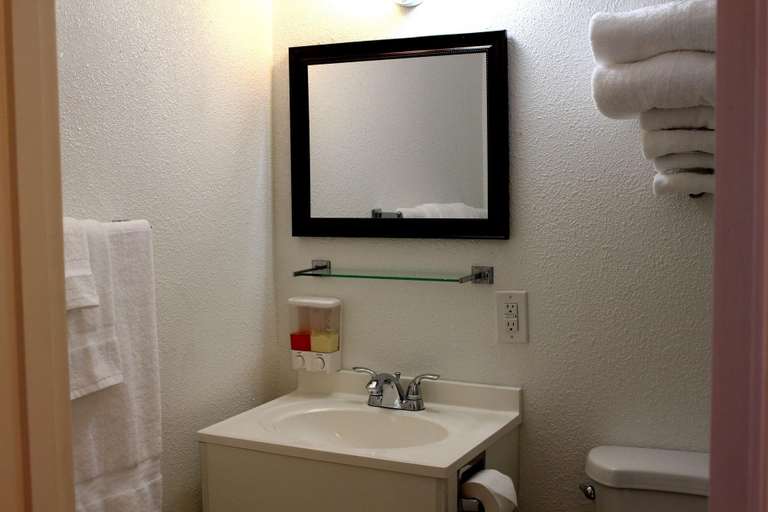 Bathroom 4, Sovana Inn, Jackson