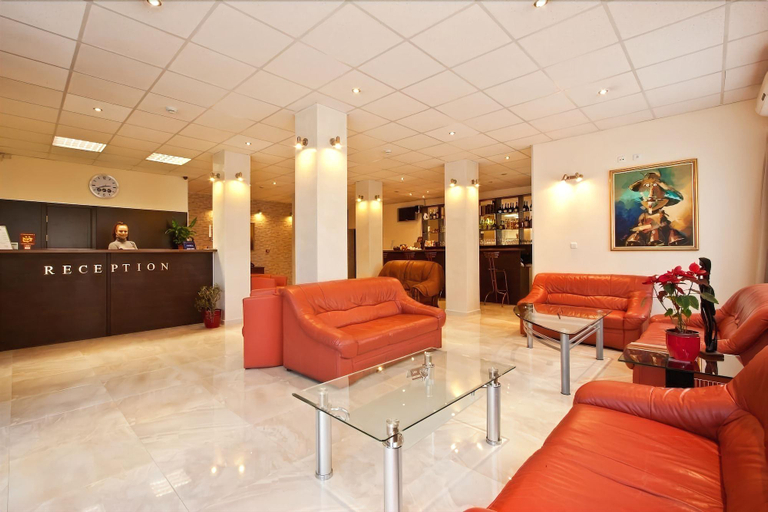 Public Area 2, Hotel Cheap, Stolichna