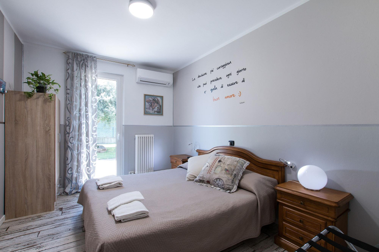 Bedroom 2, Villa Boninsegna, Verona