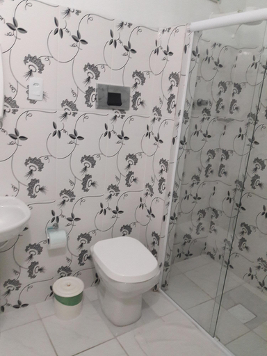 Bathroom 4, Kontiki Hotel, São Francisco do Sul