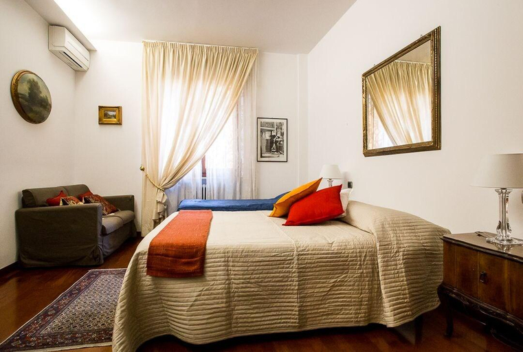 Bedroom 4, 10 Minutes B&B, Verona