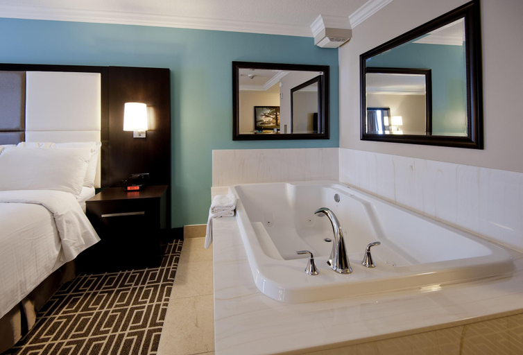 Bathroom 4, Visitors Inn, Hamilton