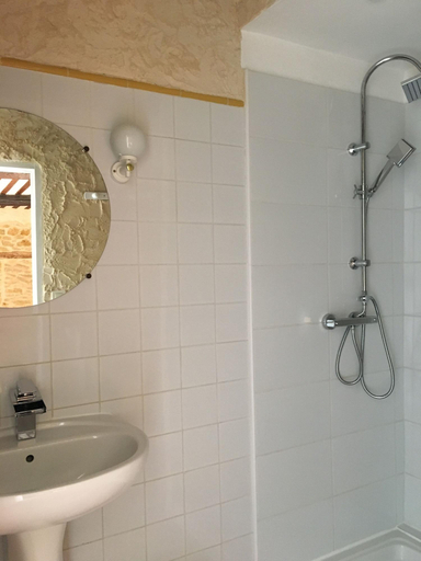 Bathroom 5, La Mandarine, Vaucluse