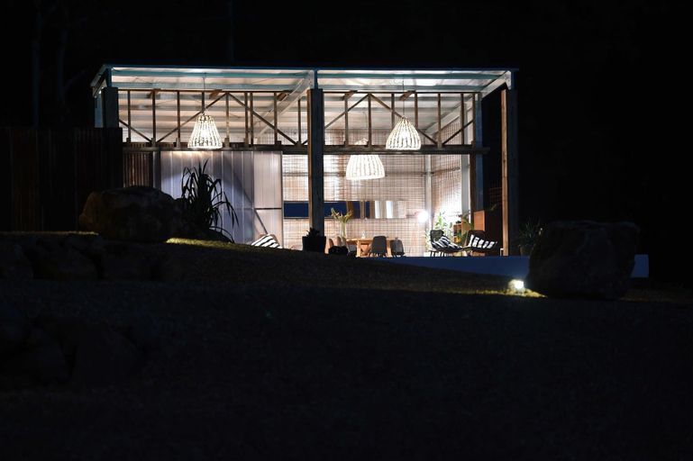 Public Area 5, Blackbird, Byron