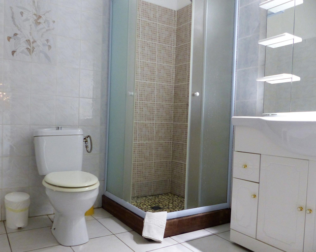 Bathroom 5, Rose Des Vents, Deshaies