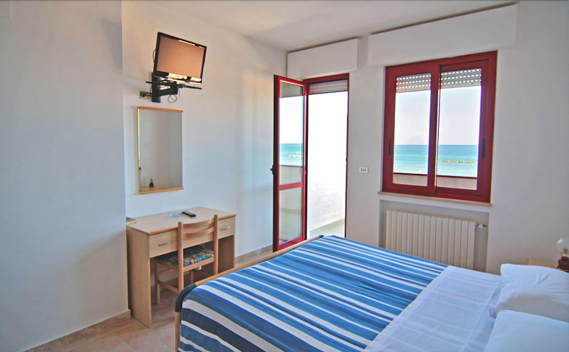 Bedroom 4, Palmarosa, Teramo