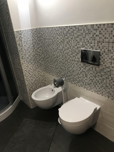 Bathroom 5, A' Cunziria, Catania