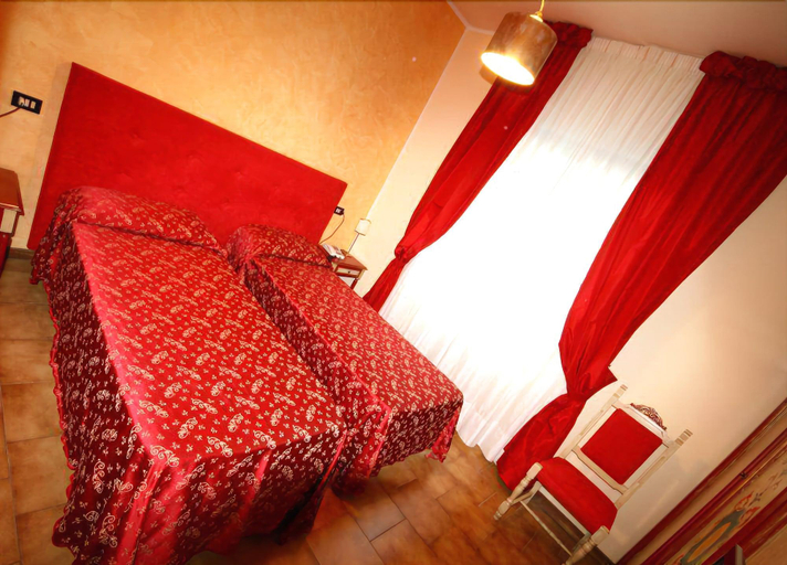 Bedroom 3, Hotel Fiordigigli, L'Aquila
