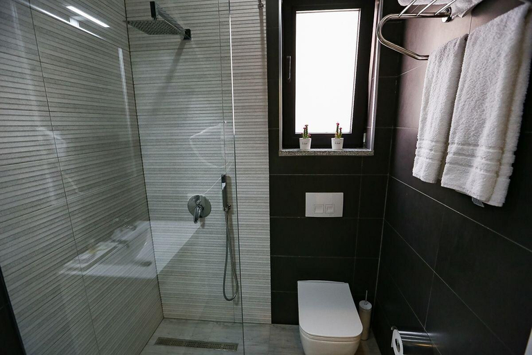 Bathroom 4, Home Hotel, Tirana