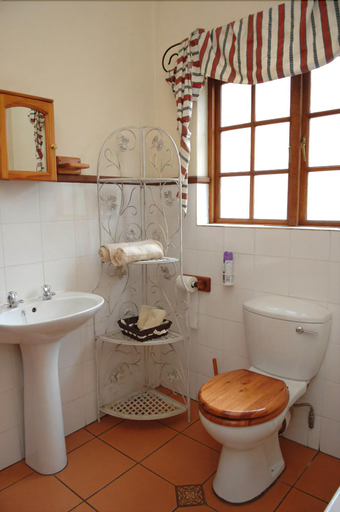 Bathroom 4, A Tapestry Garden Guest House, Dr Kenneth Kaunda