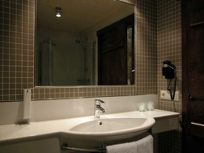Bathroom 5, Casa Baquedano, Navarra