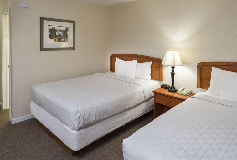 Bedroom 5, Belle Aire Motel, Sevier