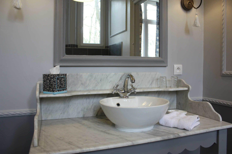 Bathroom 4, Le Château d'Omiécourt, Somme