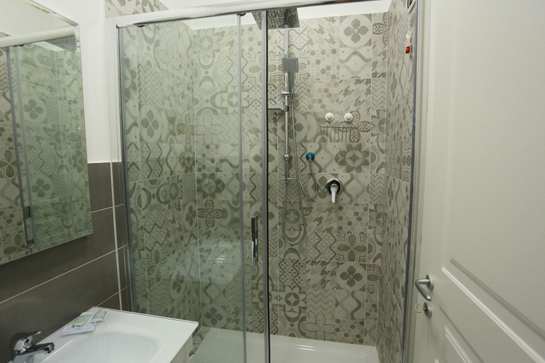 Bathroom 5, B&B Rosolino, Napoli