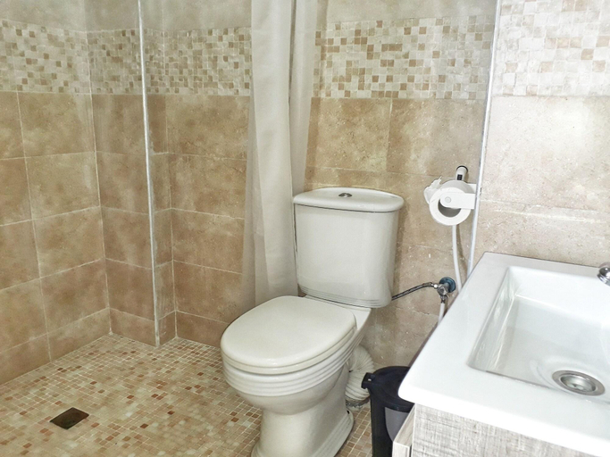 Bathroom 4, Amwaj Hotel, El Jadida