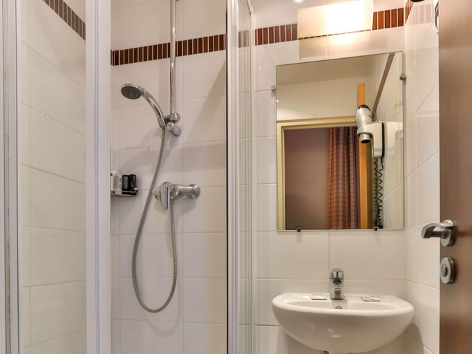 Bathroom 4, Hôtel Le Home, Val-de-Marne