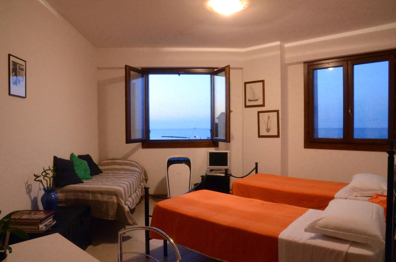 Bedroom 2, B&B Pontemare, Ancona
