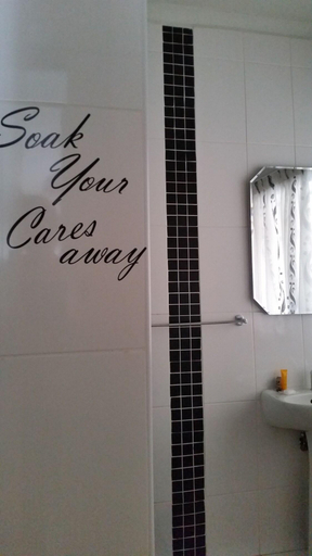 Bathroom 4, Memra Guest House, Uthukela