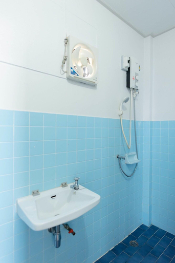 Bathroom 3, Chimphli Hotel, Khlung