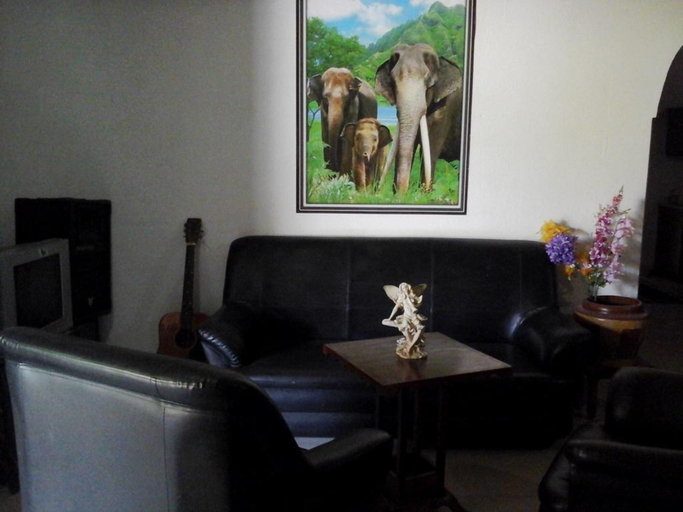 Public Area 2, House Of Esanya, Katana