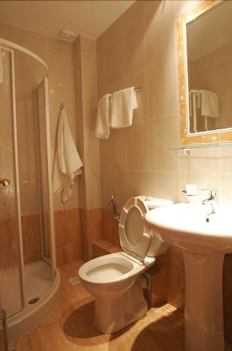 Bathroom 5, Hotel Metropole, Central Macedonia
