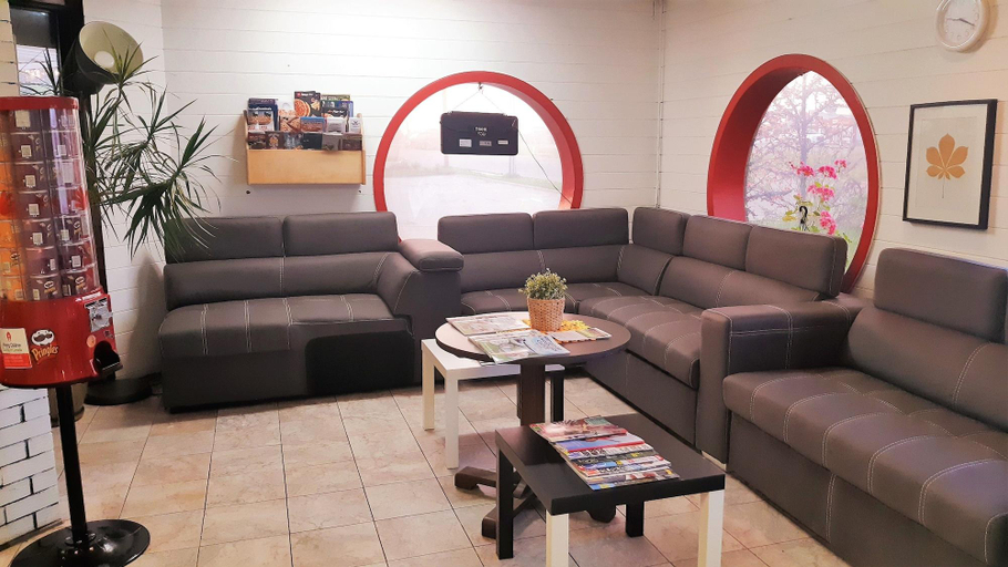 Public Area 3, Cloud 9 Inn, Division No. 13
