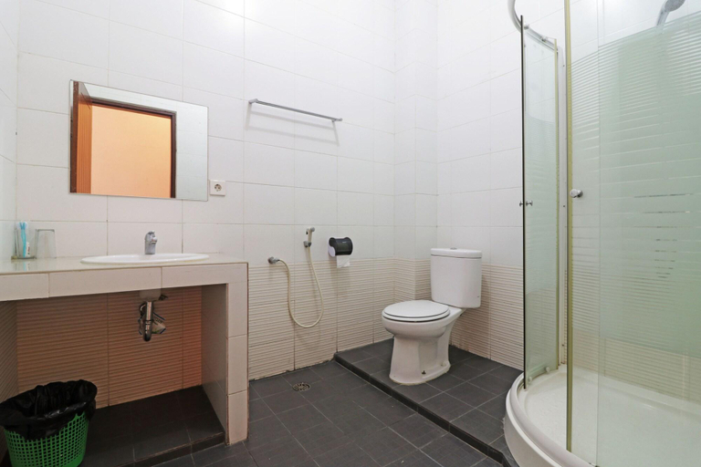 Bathroom 5, Oase Guesthouse, Medan